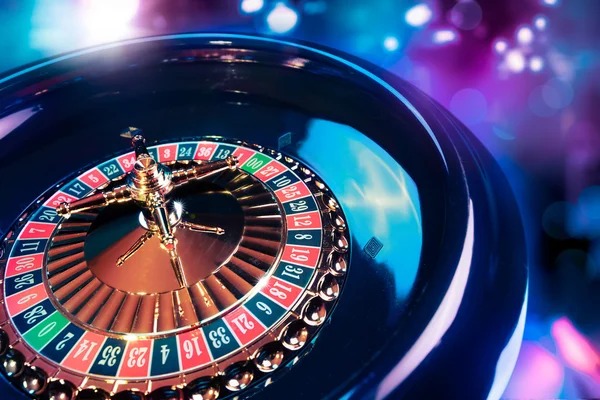 Live Sic Bo Dadu table with dealer and dice cup on lensa4d platform